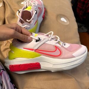 Brand New Nike W Fontanka, size 8 I am selling because the size did not fit me